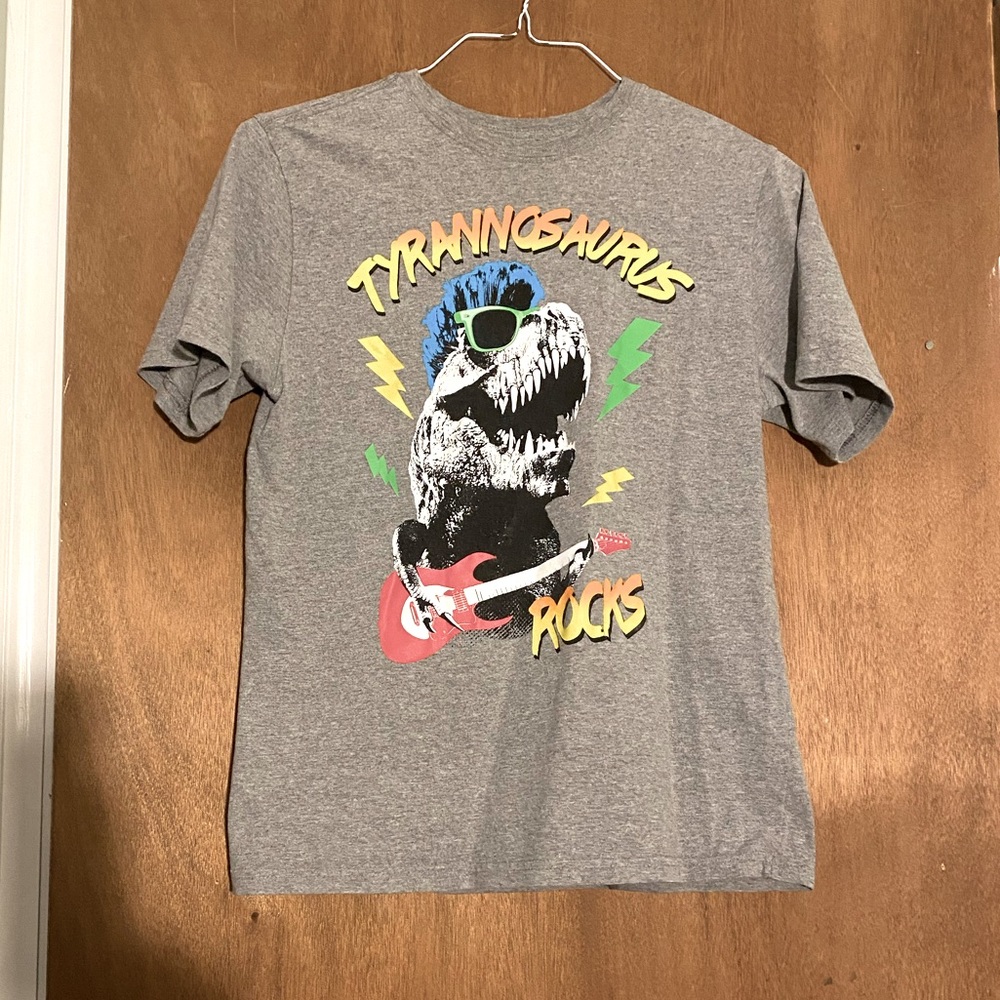 Gray graphic tee